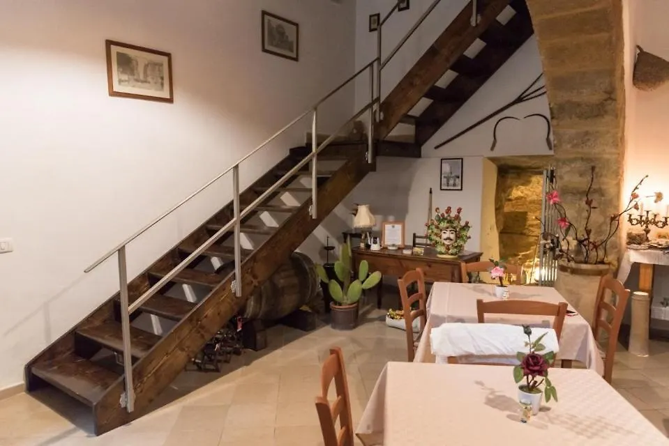 Le Teste Di Moro Al Duomo Agrigento 0*,  Italien