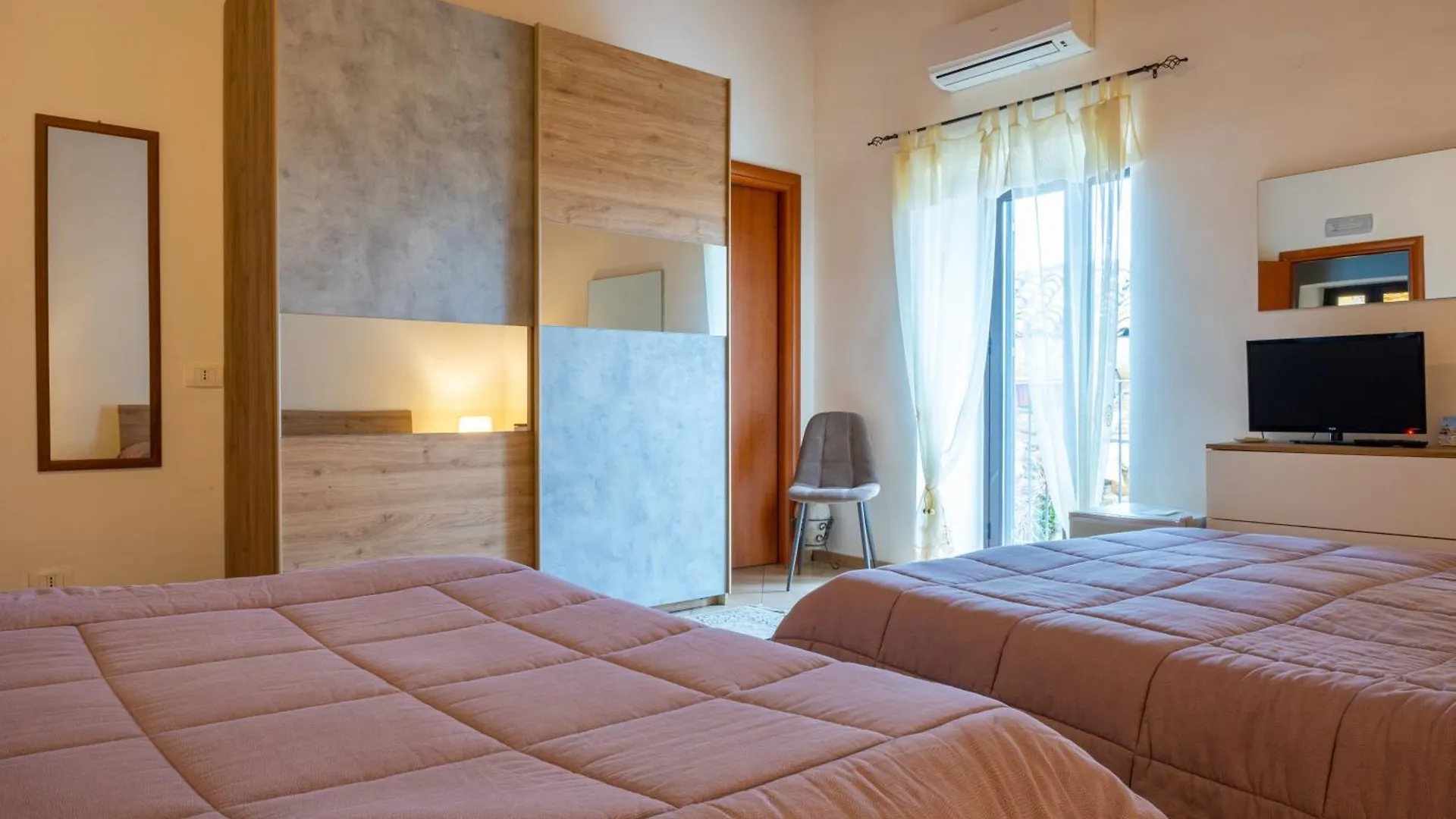 Bed & Breakfast Le Teste Di Moro Al Duomo Agrigento Italy